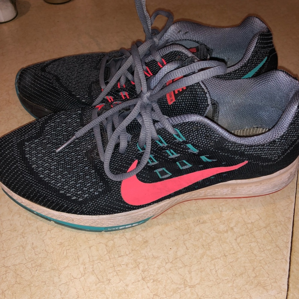 Almost new Nike sneakers // size 9